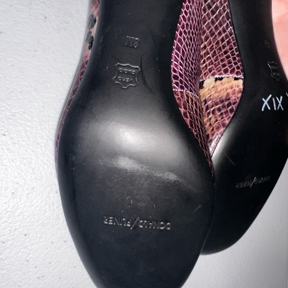 NWOB Donald Pliner Corin Leather Snakeskin Print Purple and Black Block Heel - Picture 8 of 12